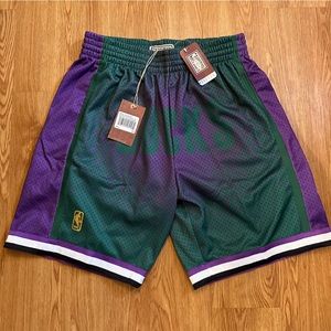 MILWAUKEE BUCKS MITCHELL & NESS SWINGMAN 1996 SHORTS SIZE LARGE‎ L NWT NEW GREEN